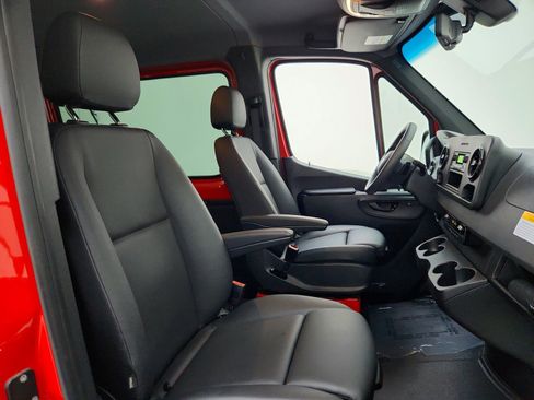 Used 2025 Mercedes-Benz Sprinter 2500 image 26