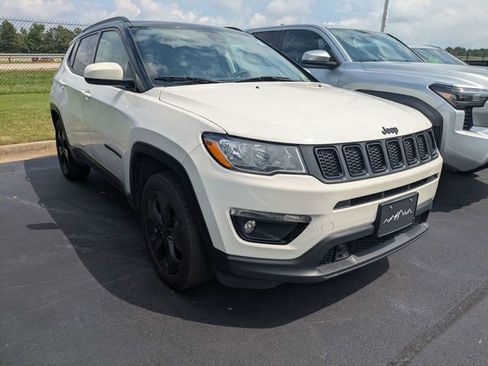 Used 2021 Jeep Compass Latitude w/ Sun and Sound Group AWD/4WD image 2