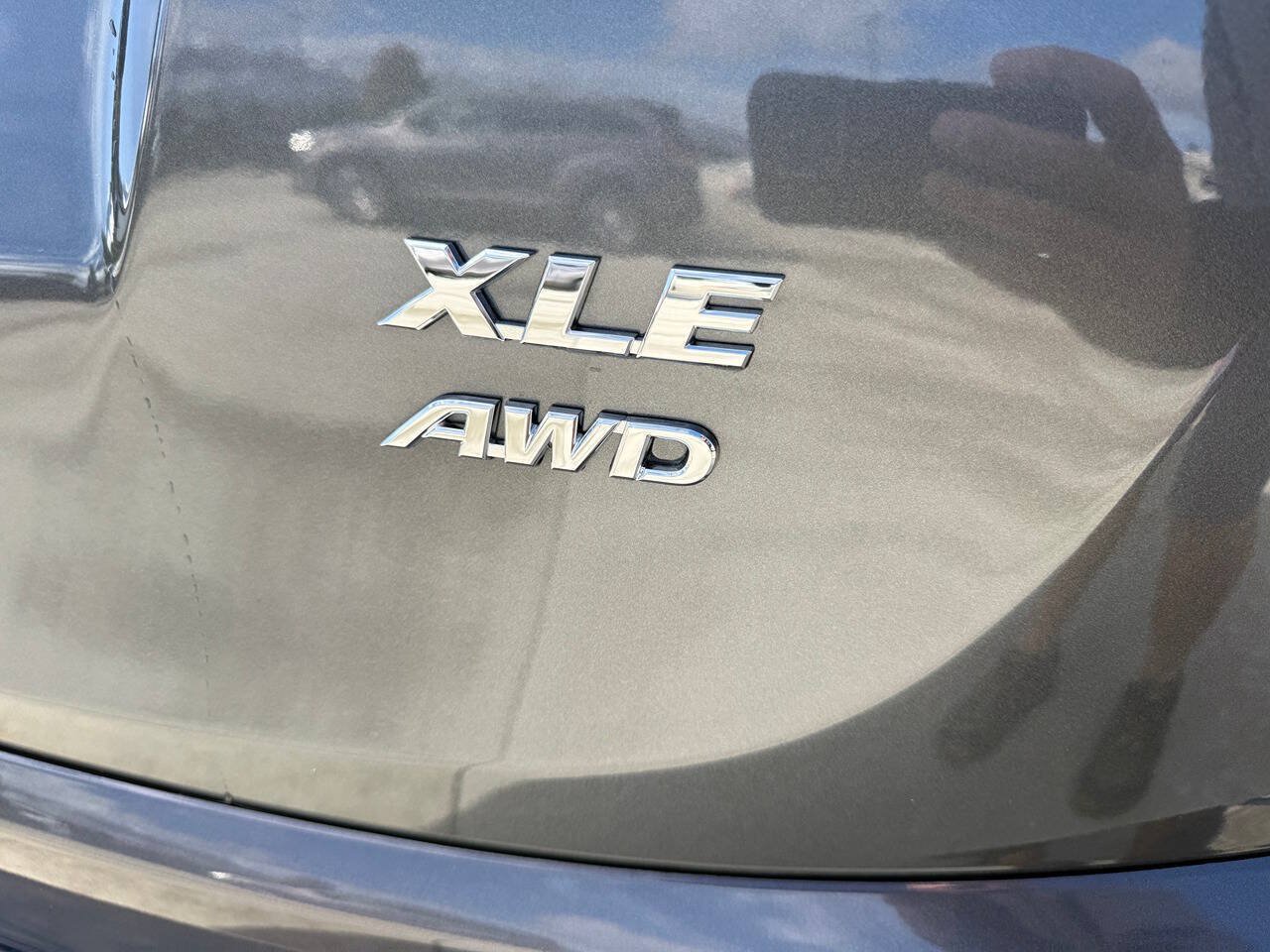 Used 2018 Toyota RAV4 XLE w/ Plus Extra Value Package AWD/4WD image 10