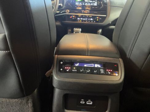 Used 2024 Nissan Pathfinder SL w/ SL Premium Package image 7