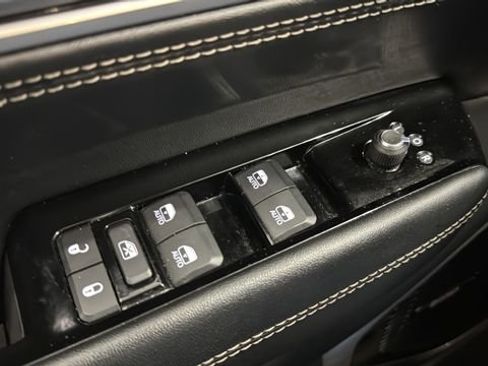 Used 2022 Jeep Wagoneer Series III w/ Premium Group I image 17