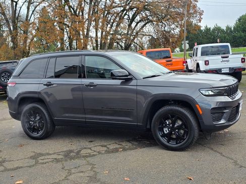New 2025 Jeep Grand Cherokee Altitude image 2
