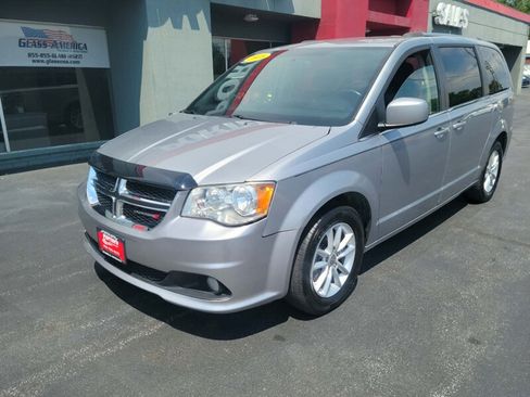 Used 2018 Dodge Grand Caravan SXT FWD image 2