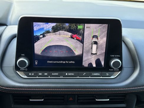 Used 2025 Nissan Rogue SV image 17