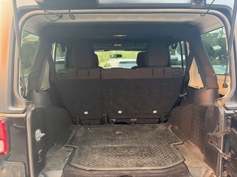 Used 2018 Jeep Wrangler Unlimited Sport w/ Connectivity Group AWD/4WD image 8