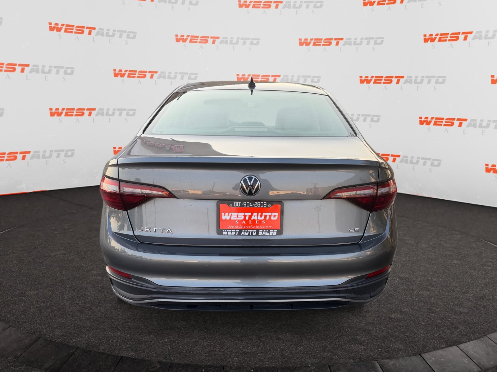 Used 2024 Volkswagen Jetta SE FWD image 4
