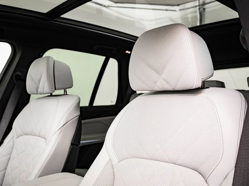 New 2026 BMW X5 xDrive50e w/ M Sport Package image 21