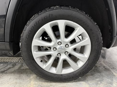 Used 2017 Jeep Grand Cherokee Limited w/ Trailer Tow Group IV image 24