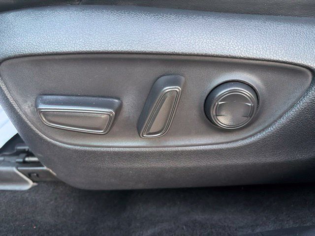 Used 2024 Toyota RAV4 XSE AWD/4WD image 18