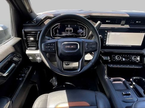 Used 2024 GMC Sierra 2500 AT4 w/ Technology Package AWD/4WD image 8