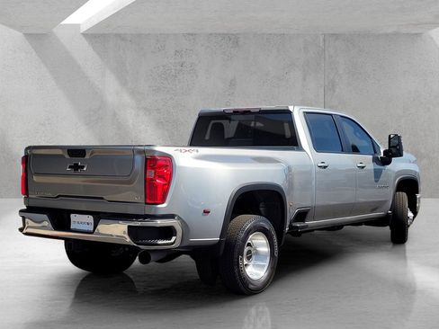 Used 2025 Chevrolet Silverado 3500 LT w/ Safety Package AWD/4WD image 4