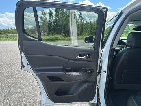 Used 2020 GMC Acadia SLT image 25