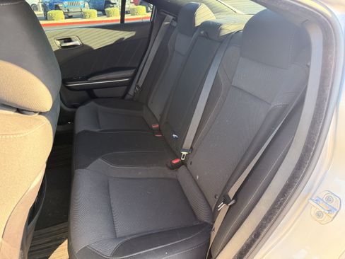 Used 2019 Dodge Charger SXT RWD image 14