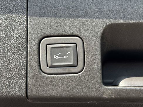 Used 2025 Cadillac XT4 Premium Luxury FWD image 13