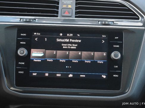 Used 2020 Volkswagen Tiguan SE w/ Panoramic Sunroof Package image 25