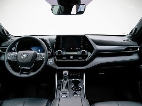 Used 2021 Toyota Highlander XSE image 19