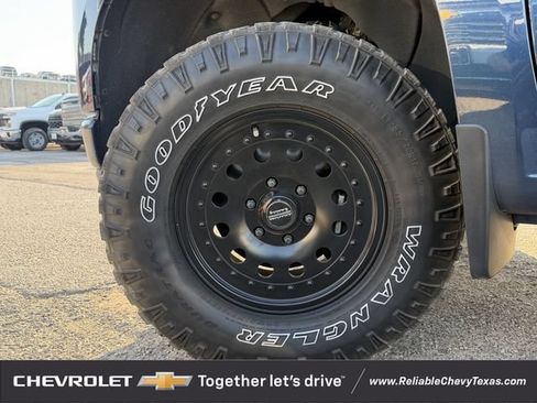 Used 2020 Chevrolet Silverado 1500 Custom w/ Custom Value Package AWD/4WD image 10