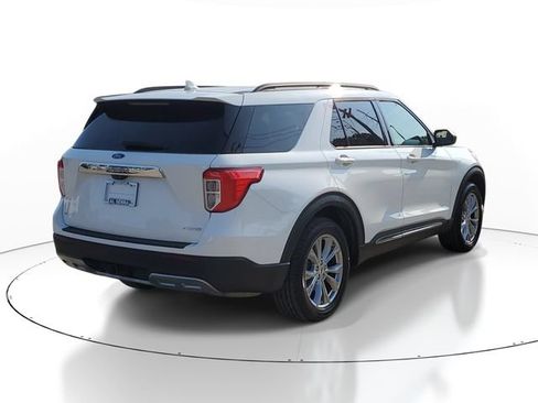 Used 2023 Ford Explorer XLT w/ Equipment Group 202A AWD/4WD image 4