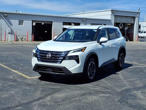 Used 2025 Nissan Rogue SV AWD/4WD image 2