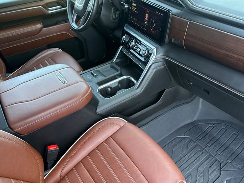 Used 2024 GMC Sierra 3500 Denali Ultimate AWD/4WD image 17