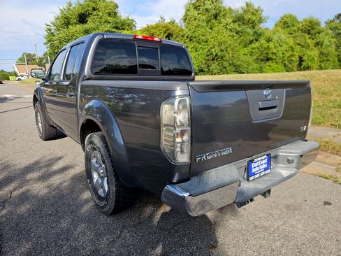 Used 2016 Nissan Frontier SV RWD image 4