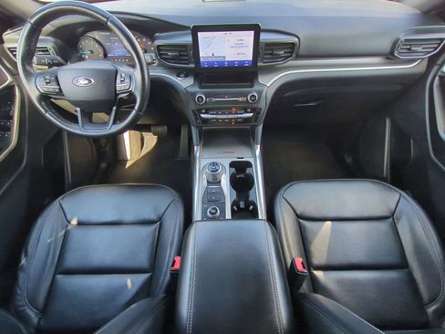 Used 2020 Ford Explorer XLT w/ Equipment Group 202A image 15