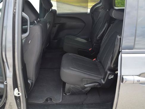Used 2018 Chrysler Pacifica Touring Plus w/ S Appearance Package FWD image 21