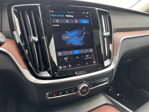 Certified 2025 Volvo V60 B5 Cross Country Plus image 21