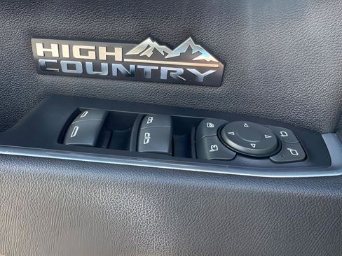 Used 2023 Chevrolet Silverado 1500 High Country w/ Technology Package AWD/4WD image 29