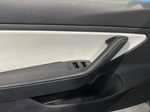 Used 2019 Tesla Model 3 Standard Range image 12