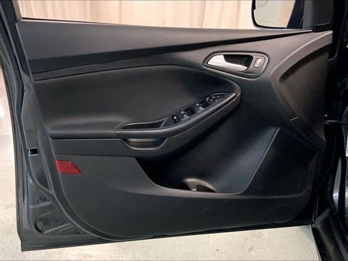 Used 2017 Ford Focus SE image 21