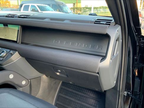 Used 2023 Land Rover Defender 90 X-Dynamic SE image 18