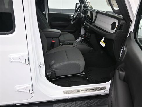 Used 2024 Jeep Gladiator Sport image 14