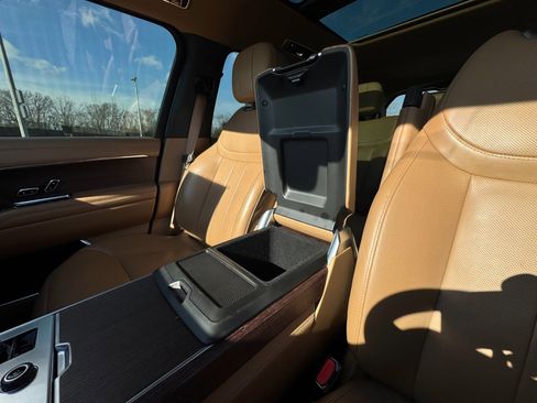 Used 2023 Land Rover Range Rover SE image 14