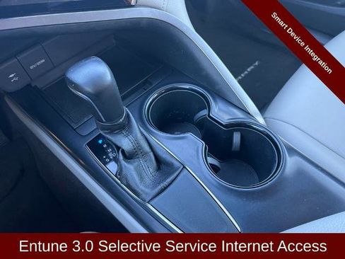 Used 2018 Toyota Camry SE w/ Convenience Package FWD image 9