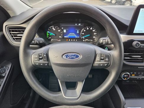 Used 2021 Ford Escape SE image 12
