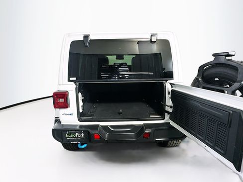Used 2024 Jeep Wrangler Unlimited Sahara AWD/4WD image 28