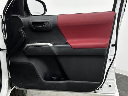 Used 2021 Toyota Tacoma SR5 image 31