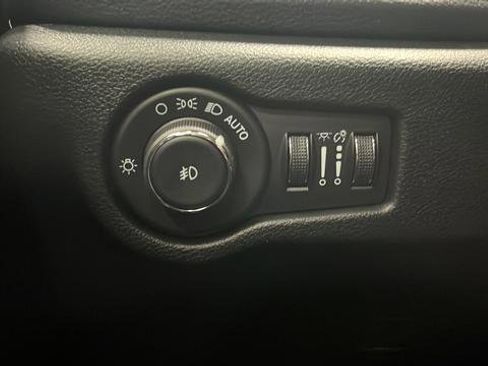 New 2026 Chrysler Pacifica Select image 24