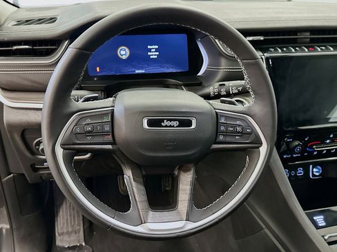 Used 2023 Jeep Grand Cherokee Limited w/ Trailer Tow Prep Group (B) image 18