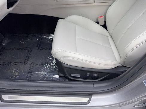 Used 2025 Genesis G70 2.5T image 26