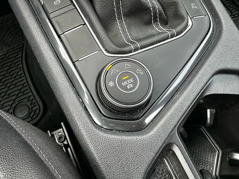 Used 2022 Volkswagen Tiguan SEL R-Line image 31