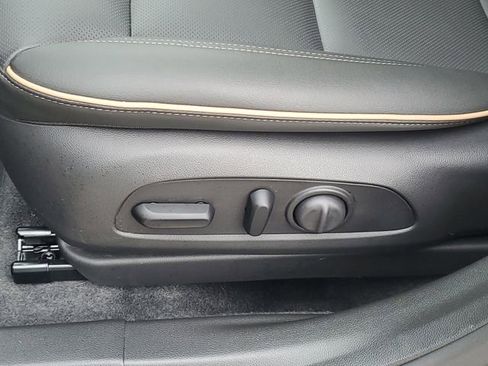 Certified 2025 Buick Envista Sport Touring FWD image 6