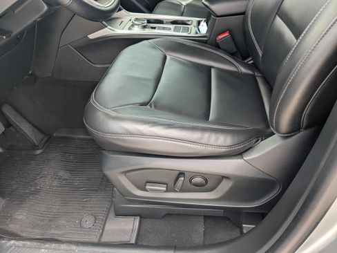 Used 2023 Ford Explorer XLT w/ Equipment Group 202A RWD image 20