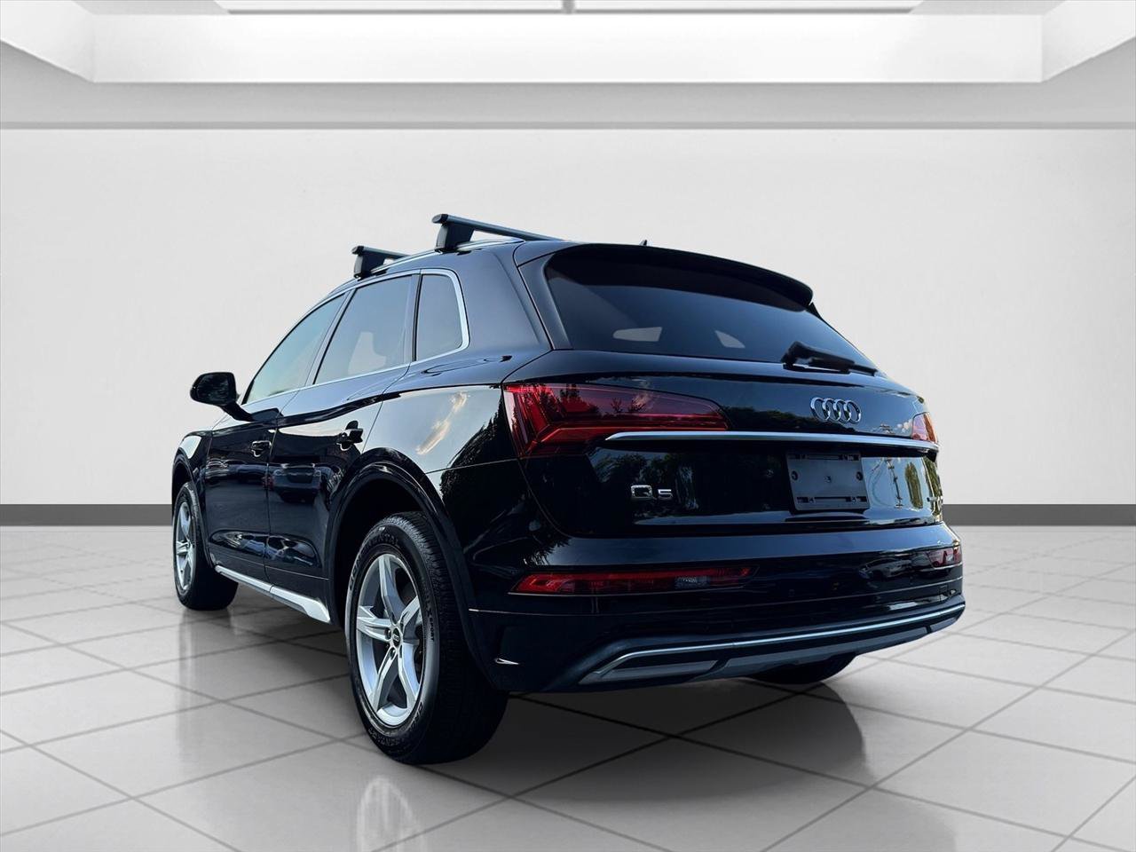 Used 2023 Audi Q5 2.0T Premium w/ Convenience Package AWD/4WD image 3
