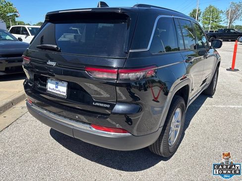Used 2023 Jeep Grand Cherokee Laredo AWD/4WD image 23