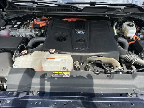 Used 2023 Toyota Sequoia Platinum AWD/4WD image 11