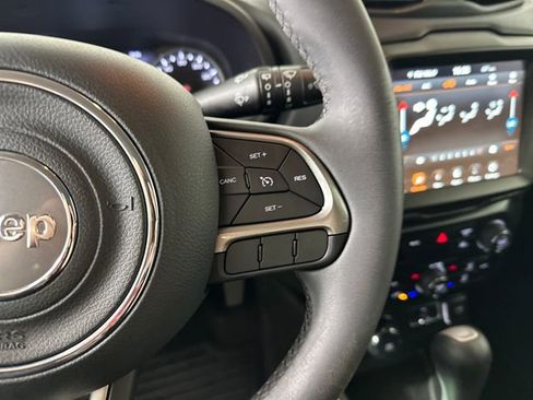 Used 2022 Jeep Renegade Latitude AWD/4WD image 16