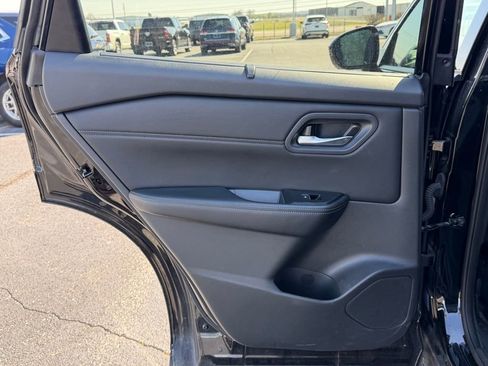 Used 2024 Nissan Rogue SL w/ SL Premium Package image 15