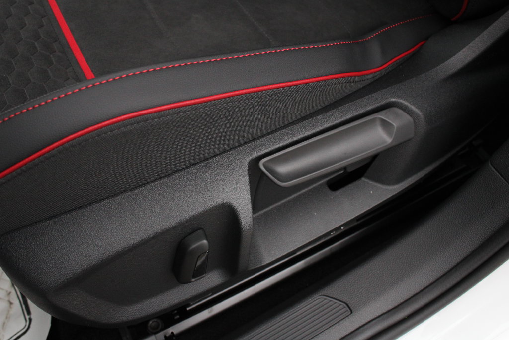 New 2026 Volkswagen GTI SE FWD image 6